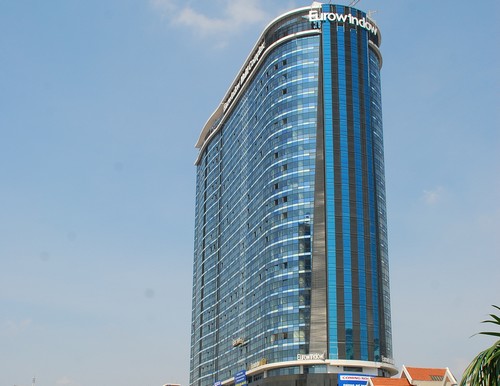 Đối với những tòa chung cư cao tầng thường thiết kế lô gia để đặt 
cục điều hòa, máy giặt hay phơi quần áo vừa đảm bảo an toàn theo quy 
chuẩn thiết kế, vừa thẩm mỹ.