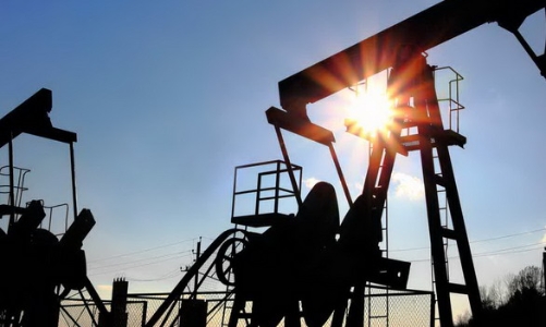 Mất 21%, giá dầu có tháng sụt giảm “thê thảm”