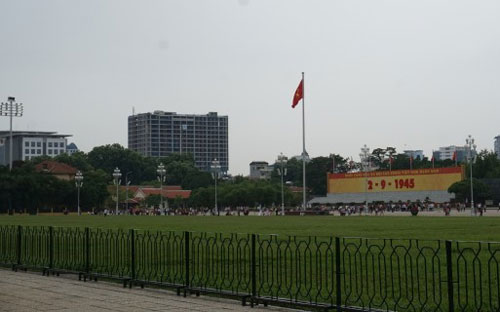 Trước đó, báo chí đã phản ảnh việc dự án Kinh Đô Tower tại 8B phố Lê Trực, quận Ba
 Đình có chiều cao "bất thường" trong khu Ba Đình - Nguồn: Petrotimes.<br>