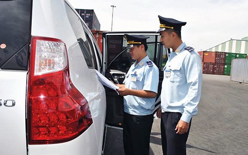 Thủ tướng yêu cầu triển khai có hiệu quả mô hình một cửa liên thông; đẩy mạnh công tác kiểm tra, thanh tra thuế, hải quan.