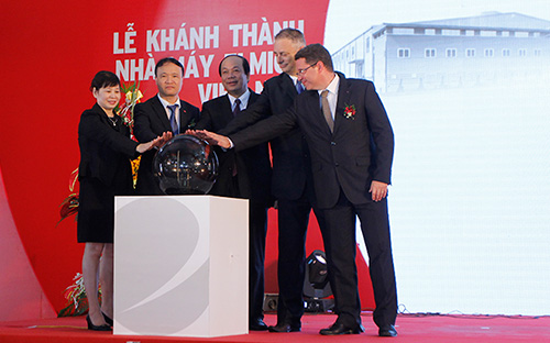 Thứ trưởng Bộ Công Thương Đỗ Thắng Hải tham gia lễ khánh thành nhà máy Elmich tại tỉnh Hà Nam. 