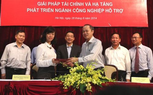 Đại diện TPBank đã ký kết hợp đồng cung cấp tín dụng ưu đãi cho một số doanh nghiệp.