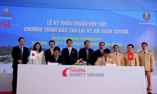 Toyota phối hợp đào tạo lái xe an toàn với ngành cảnh sát giao thông