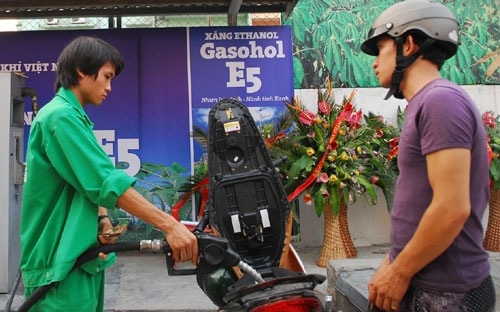 Xăng sinh học E5 sẽ được dùng rộng rãi trên cả nước từ tháng 12/2015.<br>