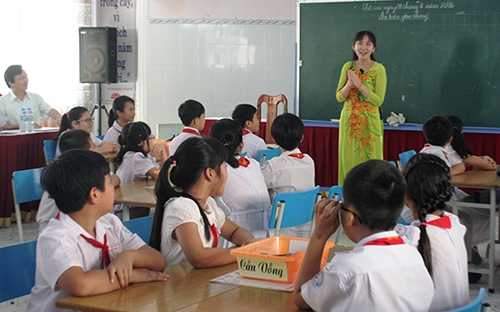 Hội thảo về đổi mới phương pháp giáo dục an toàn giao thông là một hoạt 
động ý nghĩa được các thầy cô giáo và cán bộ ngành giáo dục quan tâm. 