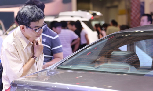 Sức mua ôtô bất ngờ hạ nhiệt