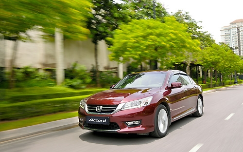 Tháng 6/2014 vừa qua, mẫu xe Accord thế hệ mới ứng dụng công nghệ đột phá 
Earth Dreams mang lại hiệu quả tối ưu trong vận hành và khả năng tiết 
kiệm nhiên liệu đã được giới thiệu đến người tiêu dùng Việt Nam.
