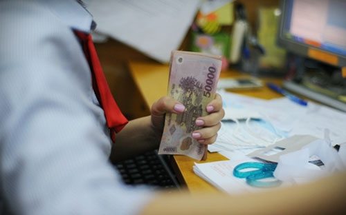 Để giữ chân khách hàng tốt, có thể ngân hàng nhỏ phải lựa chọn hy sinh 
lợi nhuận, thậm chí lỗ cục bộ, bởi mất khách hàng là mất tất cả - Ảnh minh họa.<br>