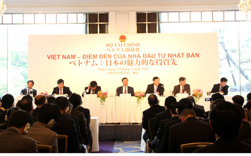 Hội nghị tập trung vào hai chủ đề chính là “Đối thoại chính sách: 
Cổ phần hóa doanh nghiệp nhà nước và chủ trương tái cơ cấu nền kinh tế” 
và “Thị trường chứng khoán Việt Nam - điểm đến cho các nhà đầu tư Nhật 
Bản”. 