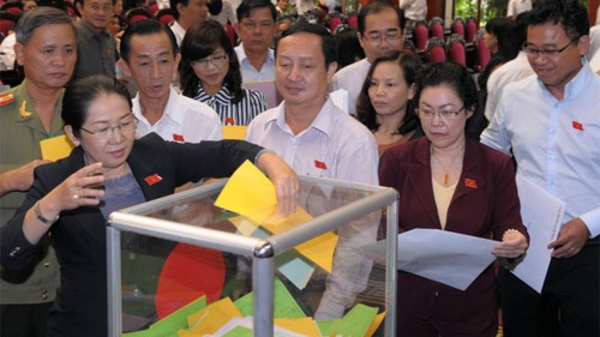 “Tạm dừng lấy phiếu tín nhiệm tại Quốc hội”