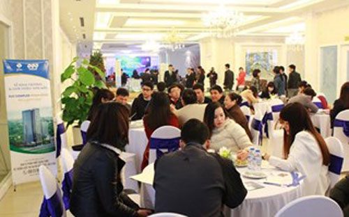 Các căn hộ tại FLC Complex Phạm Hùng được chủ đầu tư dự kiến mức giá bán ra chỉ từ 28 - 30 triệu đồng/m2, tương ứng trên 1,5 tỷ đến gần 4 tỷ đồng một căn hộ và sẽ bàn giao trong quý 3/2016.