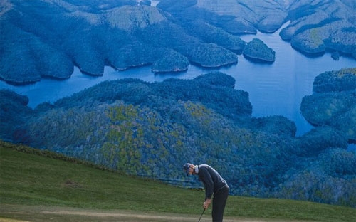 Trung Quốc vốn đối mặt với tình trạng thiếu nước và ô nhiễm đất ngay cả 
khi không có sân golf. Trong năm 2012, mức tiêu thụ nước tại các thành 
phố đã lớn hơn nguồn cung cấp 70% - Ảnh: Getty Image. 