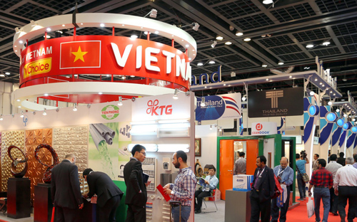 Gian hàng Việt Nam tại hội chợ Big 5 Dubai 2013.