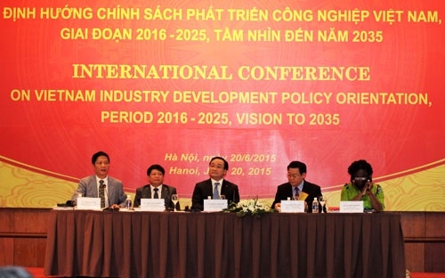 Phó thủ tướng Hoàng Trung Hải tham dự và chủ trì hội thảo.<br>