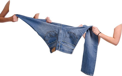Chính sách giá địa phương và các đợt sale mạnh tay khiến nhiều hàng hiệu
 thời trang nước ngoài bỗng trở thành đối thủ trực tiếp của các thương 
hiệu thời trang nội địa.