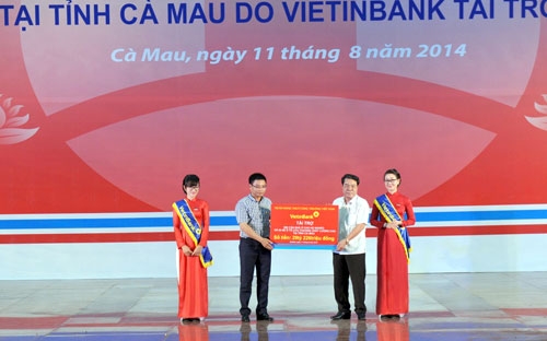 VietinBank bàn giao 600 căn nhà và 4 xe cứu thương tại Cà Mau 1