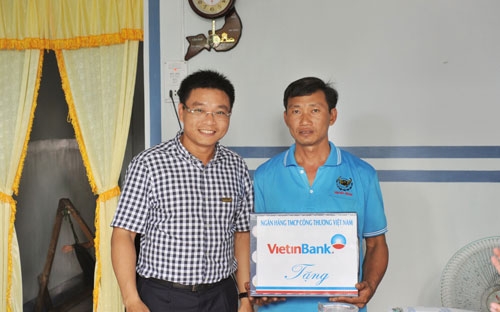 VietinBank bàn giao 600 căn nhà và 4 xe cứu thương tại Cà Mau 2