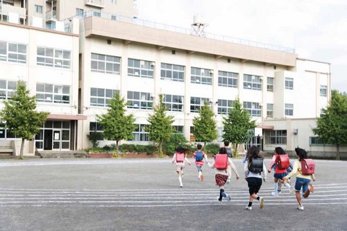 Sự góp mặt của B-school nhằm khuyến khích các trường tăng cường sử dụng 
những công cụ, phương thức tài chính ngân hàng hiện đại, hướng tới sự 
đơn giản, chuẩn hóa và chuyên nghiệp hơn trong các hoạt động thu chi tài
 chính đồng thời tiết kiệm tối đa nguồn lực cơ sở.