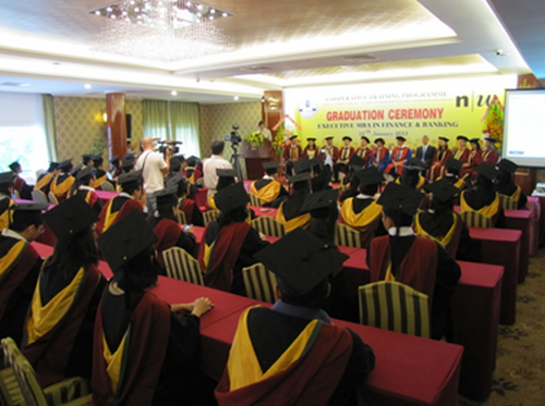 Lễ tốt nghiệp chương trình Thạc sĩ Quản trị Kinh doanh chuyên ngành Tài 
chính Ngân hàng ngày 12/1/2013 được tổ chức long trọng tại Khách sạn 
Rex, quận 1, Tp.HCM.