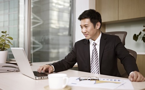 Gần đây, trong thị trường tài chính Việt Nam, hình thức ủy thác đầu tư 
nói chung và bảo hiểm liên kết đầu tư thông qua công ty bảo hiểm nhân 
thọ ngày càng phát triển. 