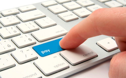 Techcombank là ngân hàng cổ phần đầu tiên được Ngân hàng Nhà nước cho 
phép cung cấp dịch vụ thanh toán qua internet từ tháng 5/2007.