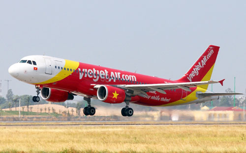 Vietjet cũng khuyến nghị hành khách chủ động cập nhật tình hình bão 
Kalmaegi và lịch bay trên website www.vietjetair.com của hãng.