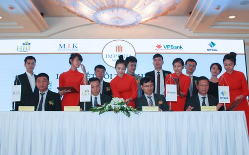 Công ty Cổ phần HBI cũng đã tiến hành lễ ký kết hợp tác chiến lược với 
các đối tác: Đơn vị phát triển dự án hàng đầu M.I.K Corporation, VPBank 
là ngân hàng bảo trợ tài chính và Hệ thống siêu thị dự án STDA là nhà 
phân phối độc quyền dự án.