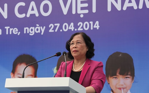 Vinamilk trao gần 77.000 ly sữa cho trẻ em tỉnh Bến Tre 4