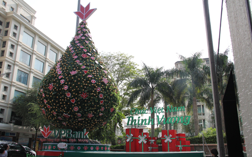 Hình ảnh đoàn xe tuấn mã sung sức với sắc màu tươi vui là tượng trưng 
cho khát vọng vì mục tiêu "Việt Nam thịnh vượng - muôn nhà an khang" của
 VPBank trong 20 năm qua. 