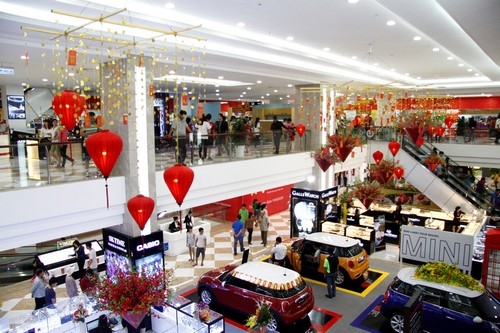 Với tổng diện tích sàn lên đến gần 28.000m2 bao gồm 7 tầng nổi và 1 tầng
 hầm được thiết kế khoa học, Vincom Thủ Đức là nơi hội tụ tổ hợp mua sắm
 phong phú đa dạng với các thương hiệu uy tín.