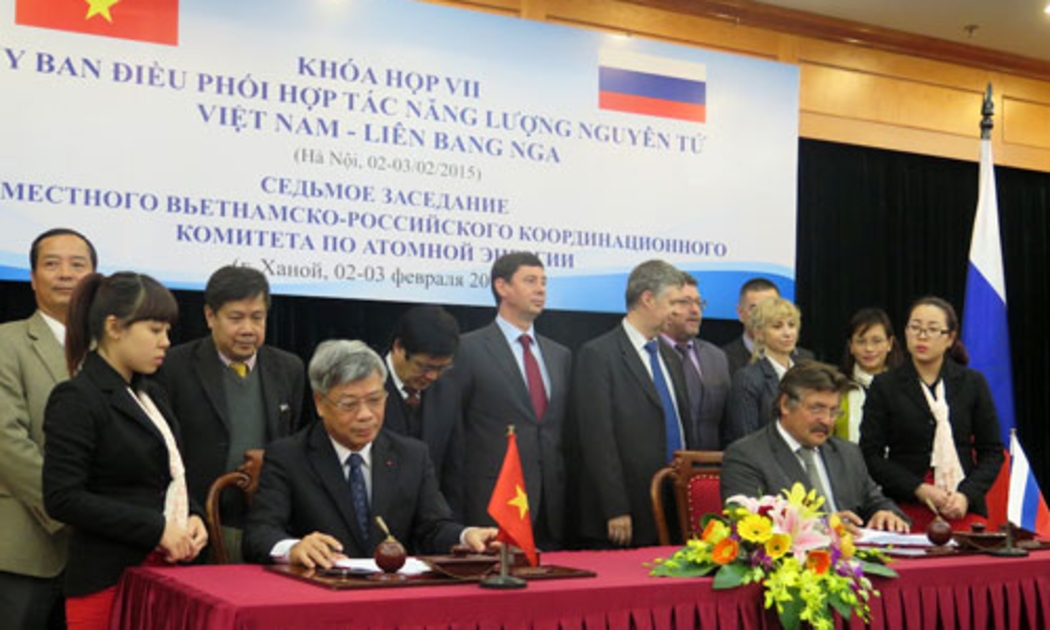 Lãnh đạo Bộ Khoa học và Công nghệ cùng đại diện Rosatom ký bản thoả thuận ghi nhớ hợp tác truyền thông.