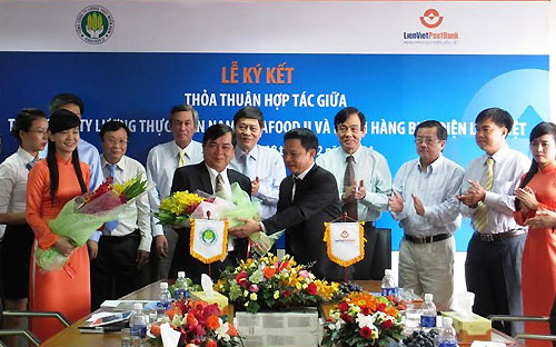 Lễ ký thỏa thuận hợp tác giữa LienVietPostBank với Vinafood II.<br>
