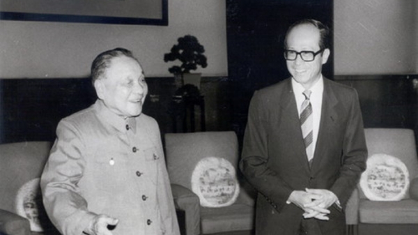 Tỷ phú số một Hồng Kông lặng lẽ rút khỏi Trung Quốc