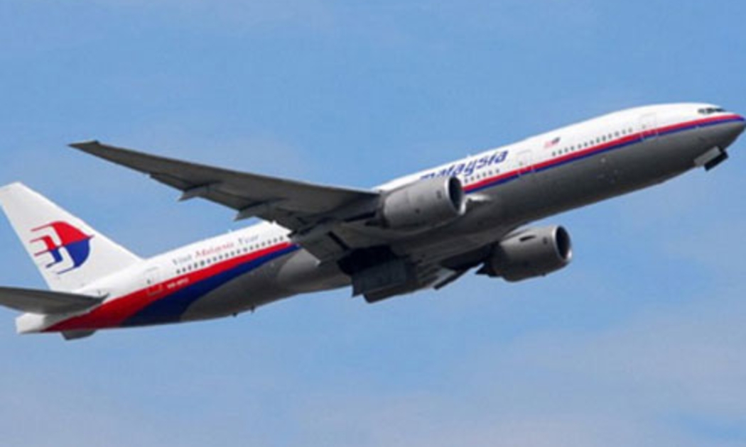 Ngay sau khi mất tín hiệu của tàu bay MH370, ACC Hồ Chí Minh đã cố gắng thiết lập liên lạc với tổ lái nhưng không được.