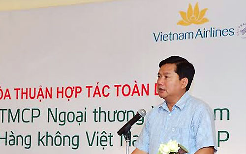 Theo Bộ trưởng Đinh La Thăng, cùng với hoạt động cho vay, ngành ngân hàng đã hỗ trợ Bộ Giao thông Vận tải rất nhiều trong quá trình tái cơ cấu các doanh nghiệp trực thuộc, điển hình như Vinashin và Vinalines.<br>