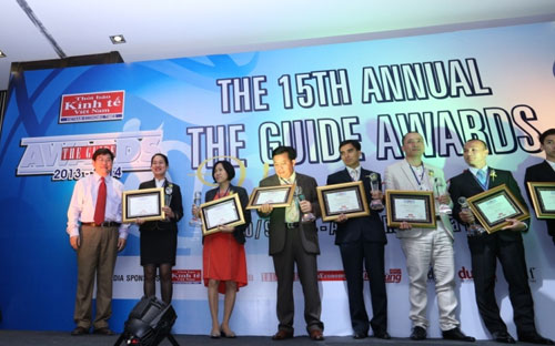 Ông Vũ Tuấn Anh, đại diện của Amiana Resort lên nhận giải thưởng The Guide Award 2014.