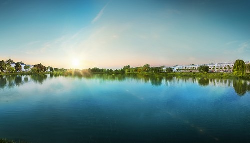 Hồ sinh thái rộng 3,6ha đem đến một trải nghiệm mới lạ. 