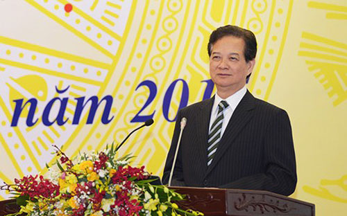 Người đứng đầu Chính phủ đặc biệt lưu ý, hiện nay hơn 30 triệu người Việt đang sử dụng các mạng xã hội, đó là nhu cầu thiết yếu không thể ngăn cấm. Điều quan trọng phải thông tin cho chính xác, định hướng cho tốt dư luận trên mạng xã hội.<br>