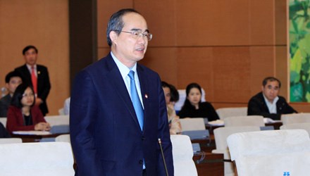 Chủ tịch Ủy ban Trung ương Mặt trận Tổ quốc Việt Nam Nguyễn Thiện Nhân cho rằng không nên quy định Mặt trận giám sát hoạt động của tổ chức Đảng, đảng viên, vì chưa có cơ sở để thực hiện.<br>