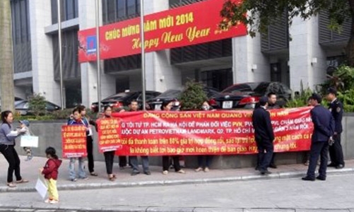 Khách hàng Petro Vietnam Landmark ra Hà Nội đòi nhà