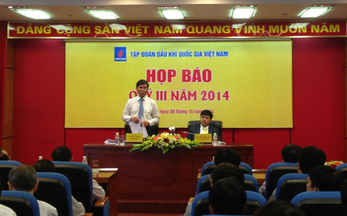 Chủ tịch Petro Vietnam Nguyễn Xuân Sơn và Phó tổng giám đốc Lê Minh Hồng chủ trì cuộc họp báo sáng 8/10.<br>