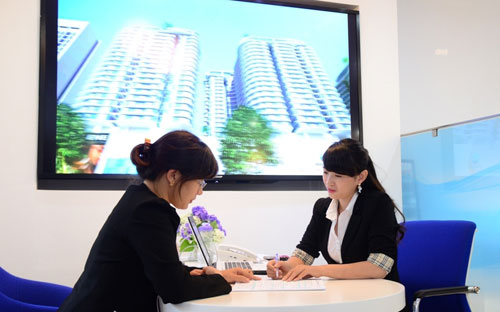 Người vay nên đọc kỹ hợp đồng, làm rõ về phí và các điều khoản phạt, hoàn lại ưu đãi.