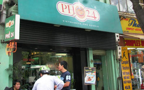 Một cửa tiệm phở 24.<br>