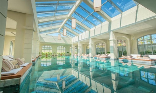 Resort có tới 152 bể bơi ở đâu?