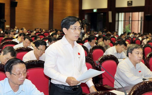 Các đại biểu Quốc hội phát biểu, thảo luận về dự án Luật Doanh nghiệp sửa đổi ngày 17/6.<br>