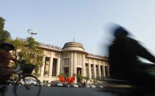 Một lần nữa Chính phủ yêu cầu Ngân hàng Nhà nước điều hành quyết liệt để
 thúc đẩy tăng trưởng tín dụng theo mục tiêu đề ra. Năm nay, mục tiêu 
tăng trưởng tín dụng dự tính ở khoảng 12-14%, nhưng sau 8 tháng mới chỉ 
đạt khoảng 4,5%.