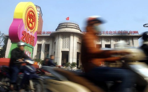 HSBC vẫn kỳ vọng trong năm nay Ngân hàng Nhà nước sẽ không phá giá tỷ giá 
USD/VND thêm một lần nữa và duy trì mức tỷ giá dự báo ở 
21.750 VND vào cuối năm - Ảnh: Reuters.<br>