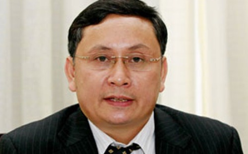 Ông Nguyễn Sơn: "Theo tôi nhận thấy là thị trường cổ phiếu Việt Nam cũng xuống quá thấp đối với nhóm các cổ phiếu tiềm năng, do đó nhóm nhà đầu tư nước ngoài có dấu hiệu bắt đáy thị trường với lượng cầu tiền gia tăng mạnh vào cuối năm, kéo theo lực hút các nhà đầu tư trong nước cũng gia tăng".