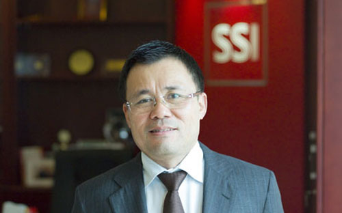 Ông Nguyễn Duy Hưng: “Theo tôi bây giờ là cơ hội cho nhà đầu tư dài hạn. Thị giá cổ phiếu hiện
 ở mức thấp tạo cơ hội để nhà đầu tư mua cổ phiếu có cơ bản tốt, như vậy
 lợi nhuận sẽ cao hơn nhiều gửi tiết kiệm”.<br>