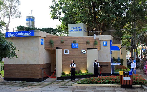 Mỗi nhà vệ sinh Sacombank đầu tư từ 800 triệu đồng đến 1 tỷ đồng, bố trí nhân sự chuyên trách trực theo ca để quản lý và đảm bảo chất lượng phục vụ.<br>